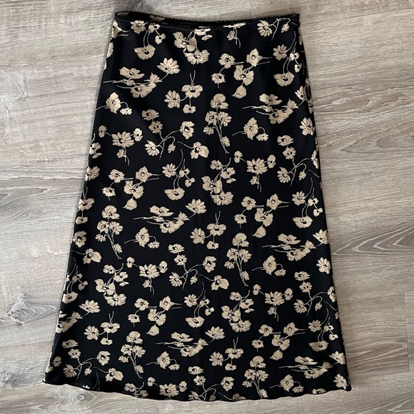 🩷3/$15 Old Navy Maxi Skirt size 8 - Picture 1 of 4